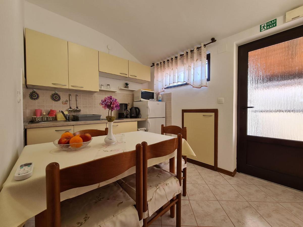 Apartments Slavko 1179 Banjole Buitenkant foto